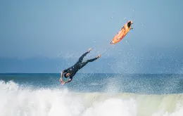 Festiwal surferów Quiksilver w południowo-zachodniej Francji. 30 września 2023 r. // Fot. Nano Calvo / Getty Images 