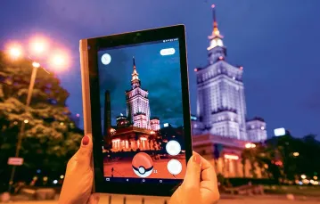 Gra „Pokemon Go” na ekranie tabletu, Warszawa, 14 lipca 2016 r.  / Fot. Paweł Supernak / PAP