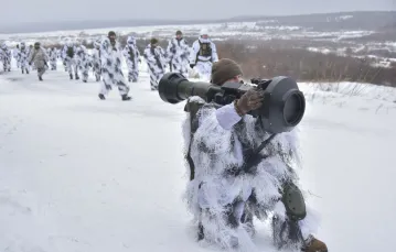 Ukraińscy żołnierze testują brytyjskie pociski przeciwpancerne, 28 stycznia 2021 r. Fot. AP/Associated Press/East News / 
