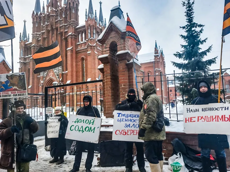 Demonstracja nacjonalistów przed katolicką katedrą w Moskwie, 14 stycznia 2024 r. // Fot. Dmitriy Dunko / Facebook